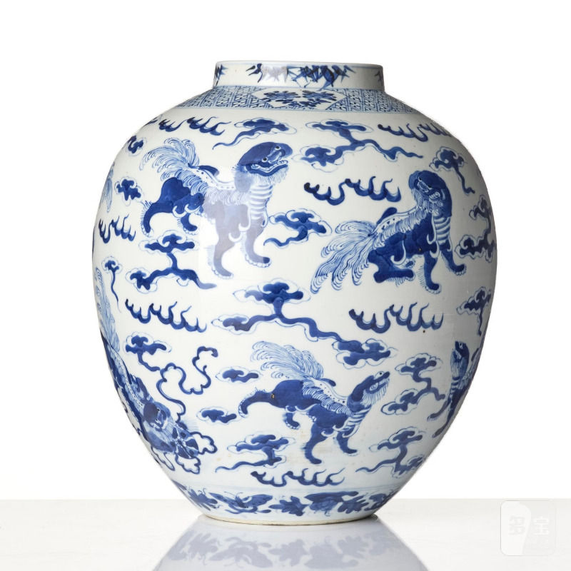A blue and white 'buddhist' lion jar, - 图3